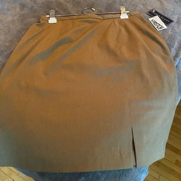 NWT Karen Scott Skirt with Stretch!
