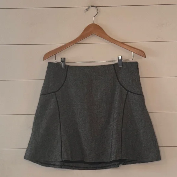 The Limited Gray Mini Skirt Size Medium