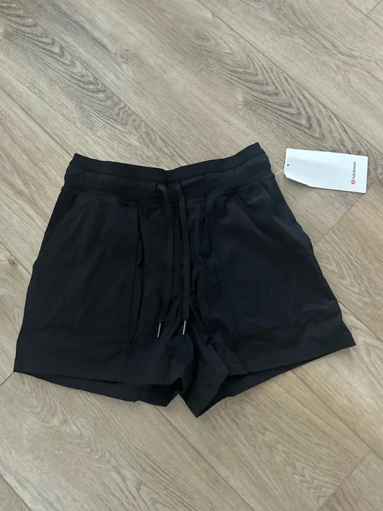 Lululemon dance studio high rise short