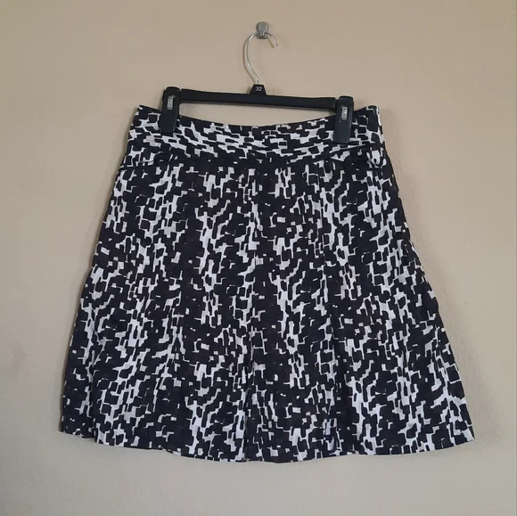 Ann Taylor A-line Pattern Twirl Skirt With Pockets
