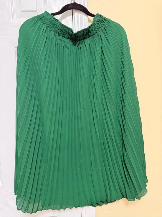 Green Pleated Midi Skirt