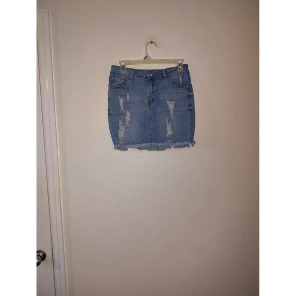 Wax Jean Los Angeles Distressed Denim Mini Skirt‎ Medium Wash Blue Size L