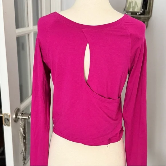 Lululemon LA Keyhole Reversible Long Sleeve Top in Ripened Raspberry