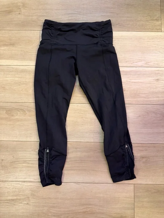 Lululemon Black Cropped Zip Leggings Ruched Waist Size 6