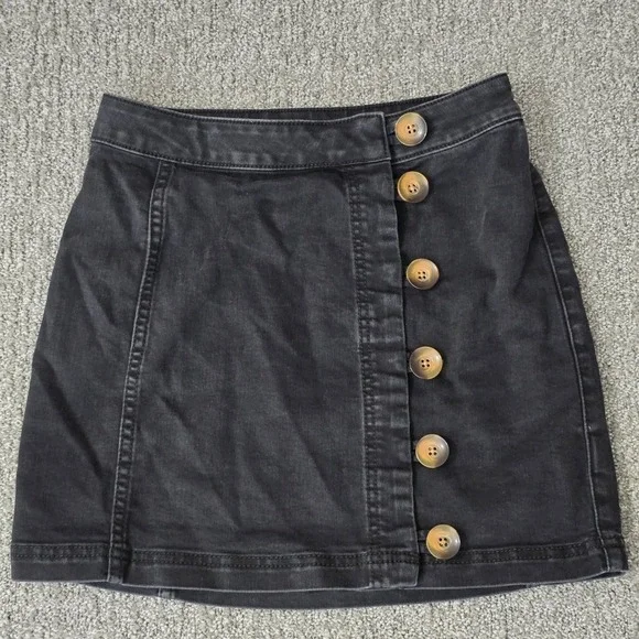 Free People Black Denim‎ Mini Skirt Size 2 Button Front Wrap Y2K Tortoise Button
