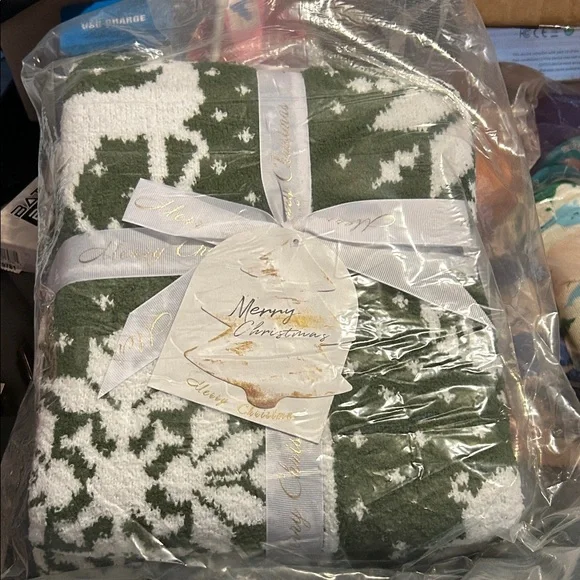 Green and White Holiday Blanket