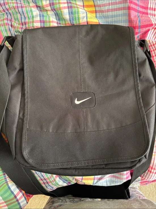Nike Black Crossbody Messenger Insulated Lunch Bag