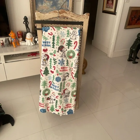 Peanuts Snoopy & Woodstock White/Green/Blue Christmas Plush Throw Blanket