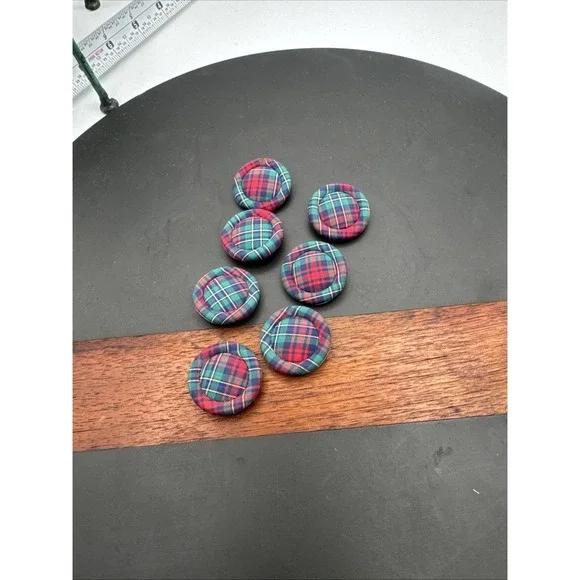 Lot Of 7 Vintage Holiday Tartan Plaid Buttons Fabric  RARE HTF