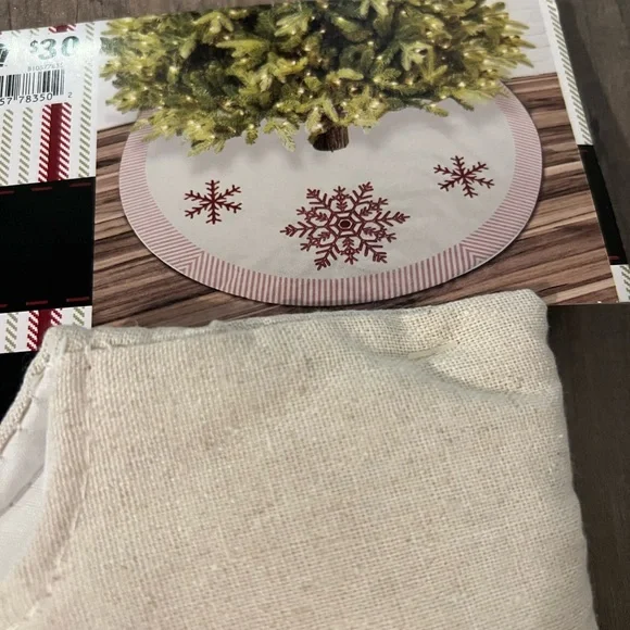 NEW 48” Red & Cream Snowflake Christmas Holiday Fabric Tree Skirt