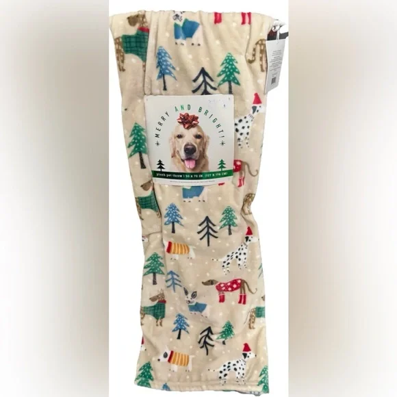 BERKSHIRE WINTER CHRISTMAS HOLIDAY PLUSH THROW BLANKET w/ DOGS SNOW & TREES NEW