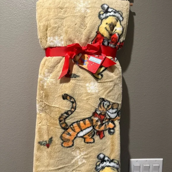 Sale! New! Disney Christmas Winnie The Pooh Throw