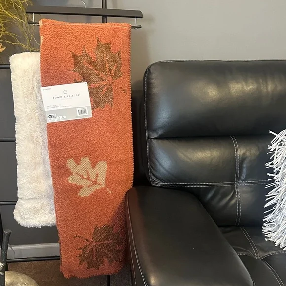 Orange Leaf Patterned Throw Blanket