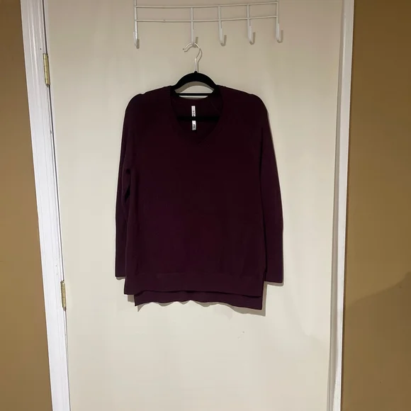NWOT Women's Soma Burgundy V-Neck Sweater Size M
