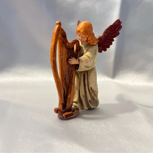 Moranduzzo‎ • Nativity Angel Playing Harp