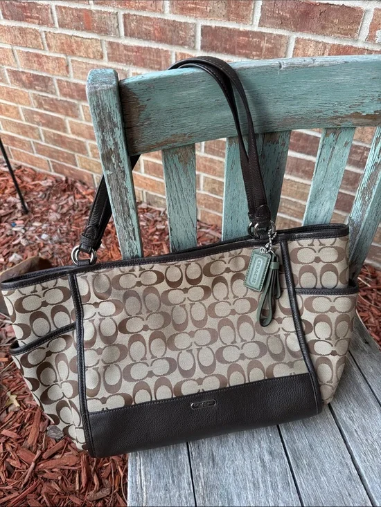 Coach Park Signature Carrie Tote 👜 w/Monogram canvas & dark brown leather trim