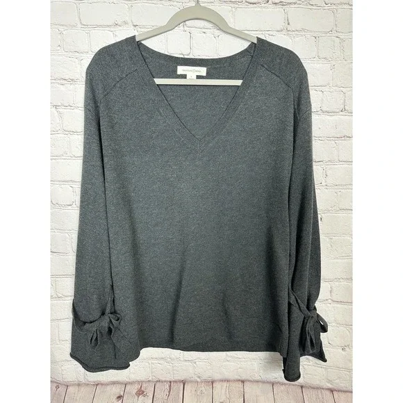 Treasure & Bond Women's gray V-neck‎ lightweight viscose blend sweater, sz S EUC