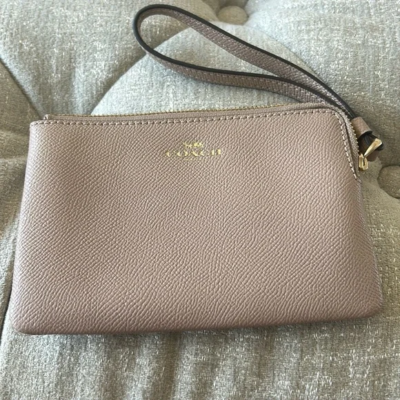 Coach wristlet 4 inches tall x‎ 6 1/2 wide