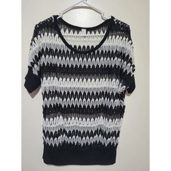 Studio Y Knit Top Women Medium Black White‎ Chevron Metallic Short Sleeve