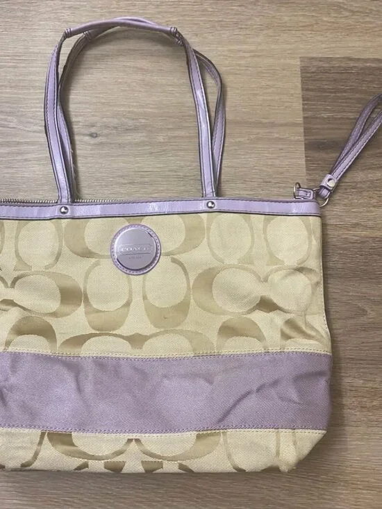 Coach Signature F17433 Tan & Lavender Patent Leather Shoulder Bag Attached Wrist
