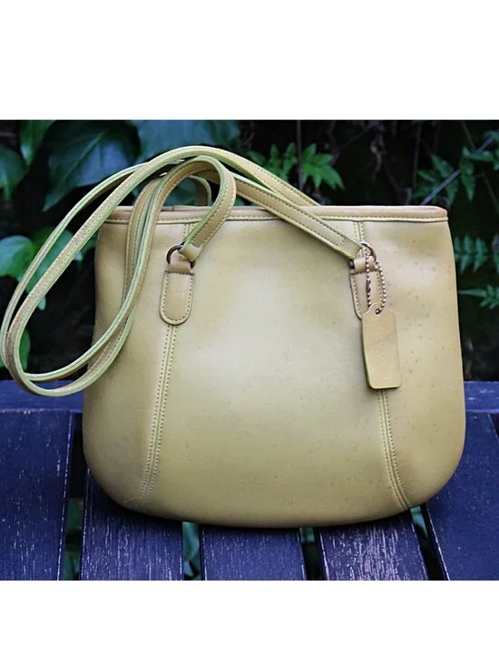 Coach Vintage - Medium Framed Pouch 9998 in Lime - USA 90s - Flaw (mold measles)