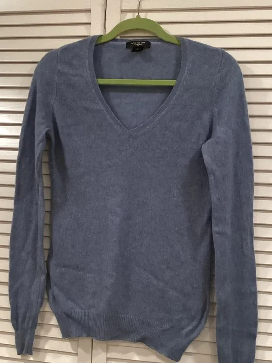 Ann Taylor Women's V-Neck Sweater 100% cashmere M