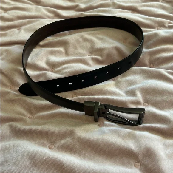 Sleek Black Leather Belt.  Boys size S