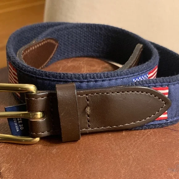 BNWOT VINEYARD VINES AMERICAN FLAGS CANVAS AND LEATHER BELT