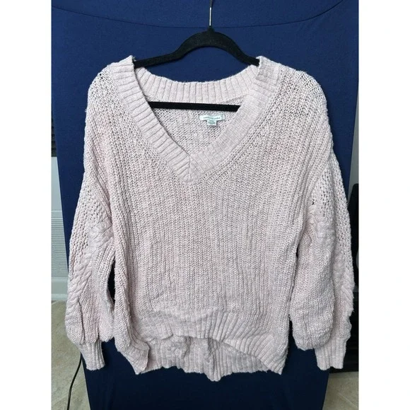 American‎ Eagle Women's Light Pink V-Neck Sweater Size Small