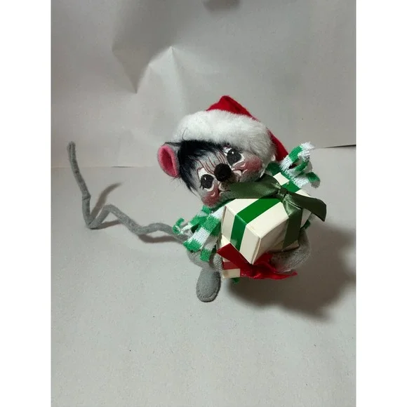 Annalee Mobilitee 1990 Christmas Mouse with‎ Gifts 6 inch Vintage Felt Doll USA