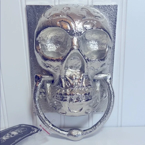Crimson Gate Silver Sturdy Metal Skull Door Knocker