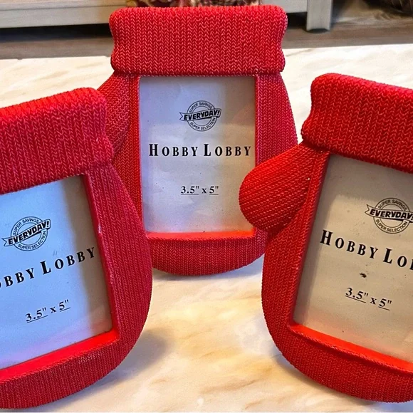 Hobby Lobby Set of 3 Red Mitten Photo Frames Vintage Christmas‎ Size 3.5” x 5”