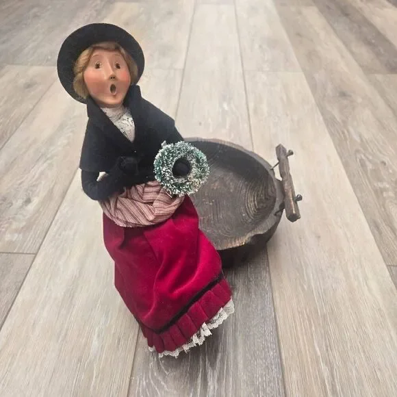 Byers Choice vintage 2000 holiday Caroler seated sitting The Carolers