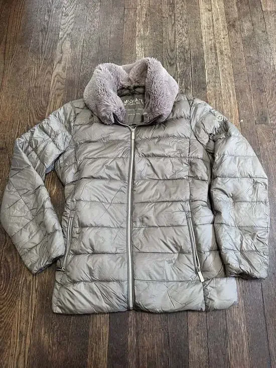 Michael Kors Women's Ultra Light Weight Down Fill Puffer Jacket  Faux Fur Collar