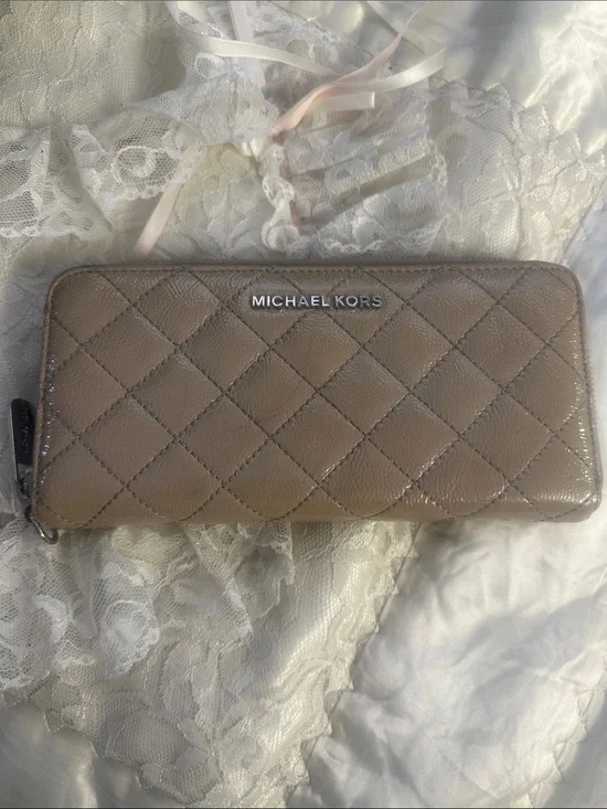 Michael kors wallet