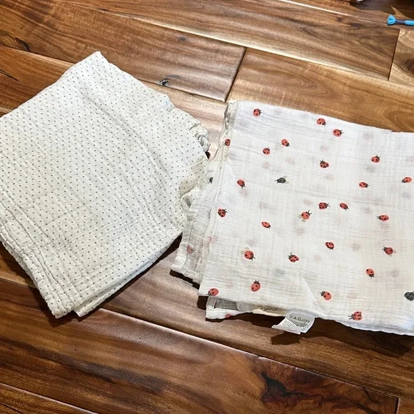 Set of 2 Pehr Swaddles - White with Ladybug Print and Polka Dots
