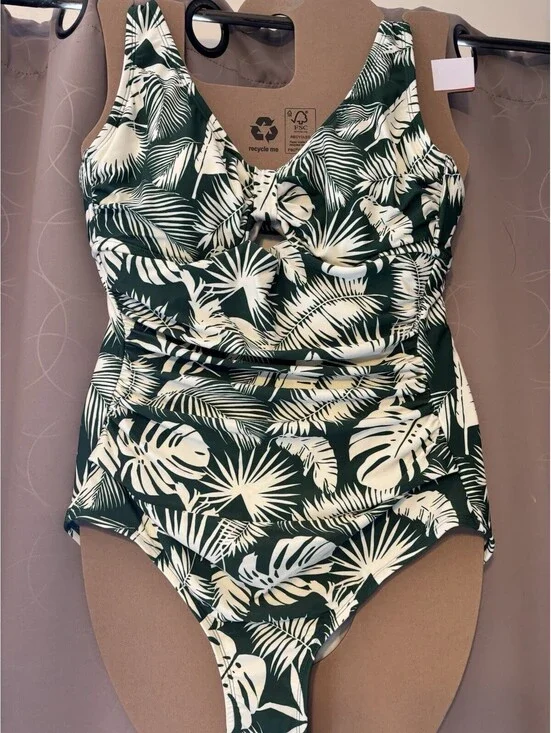 Shade And Shore 1  Piece Floral Swimsuit Size 17