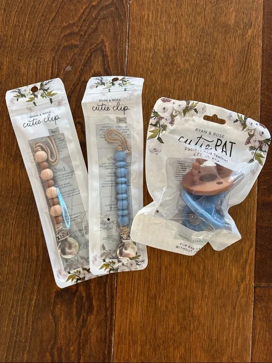 Ryan & Rose - Blue and Natural Cutie Clip & Cutie Pat Pacifier Set