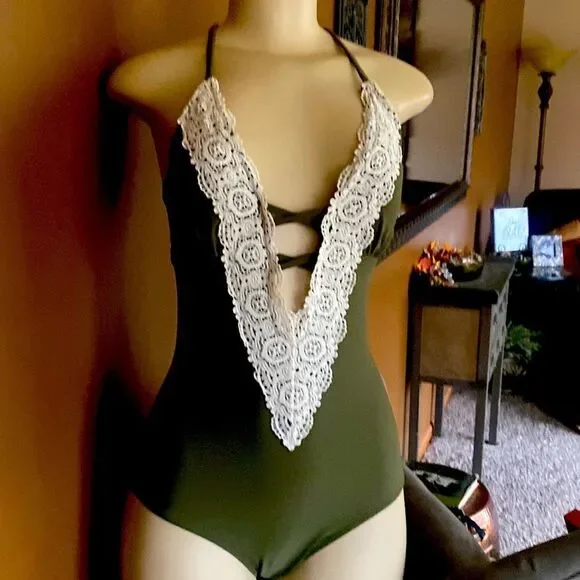 Cupshe Green Lace Trimmed one piece padded swimsuit swim