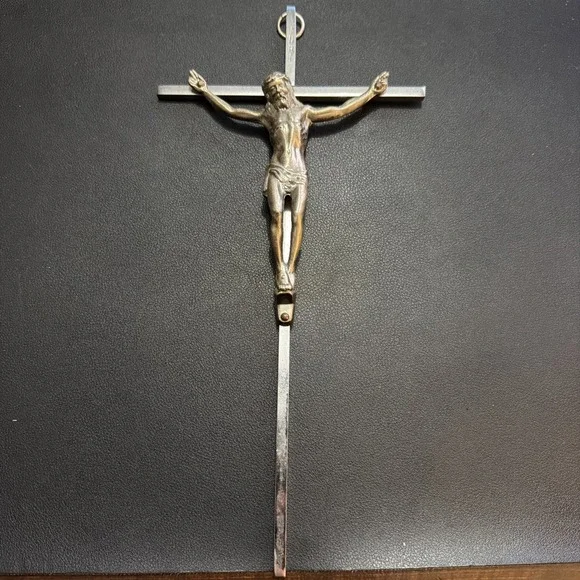 VINTAGE Metal CRUCIFIX INRI 10
