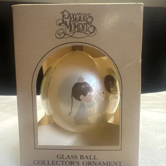 Vintage Precious Moments Christmas Glass Ball‎ Ornament. They Followed The Star