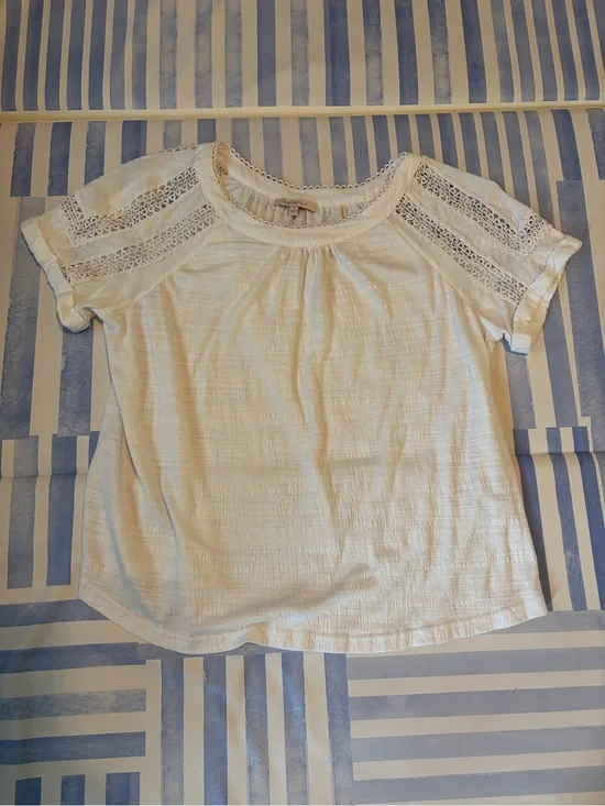 Women's White Lace-Trim Crochet Sleeve Top