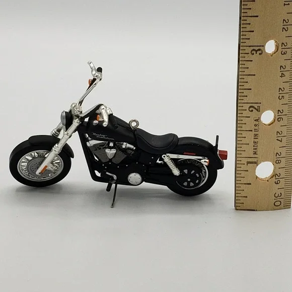 2007Hallmark Harley-Davidson Motorcycle Ornament 2006 FXDBI Dyna Street‎ Bob