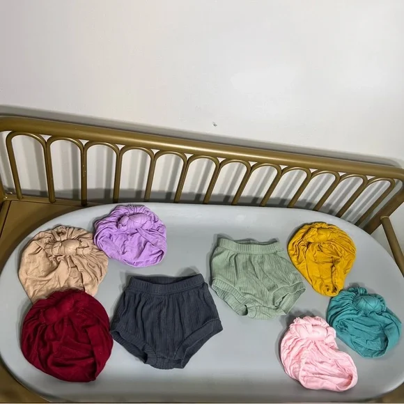 Neutral baby cat & jack Bloomers Set size newborn with boho colorful hats