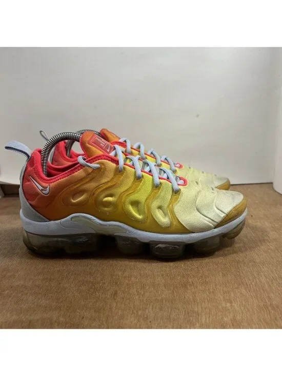 Nike Air VaporMax Plus Womens Size 9 Running Shoes Sneakers Sunrise CW5593-400