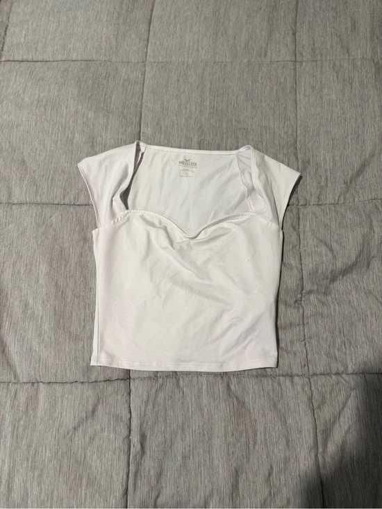 Hollister White Cap Sleeve Sweetheart Crop Top