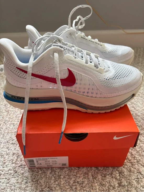 Nike Womens premium Pegasus Air Sneakers - worn 1 time for 1 hour