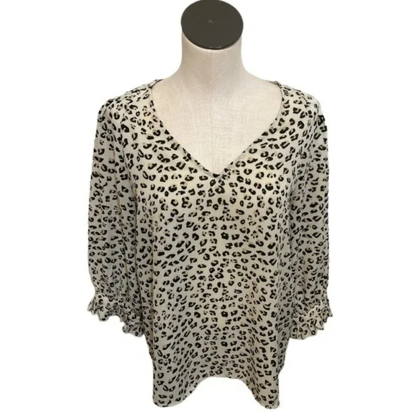 Zac & Rachel blouse animal print long sleeve blouse V Neck leopard Top Sz M