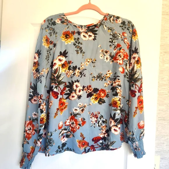 A.n.a Womens Blouse Size M EUC