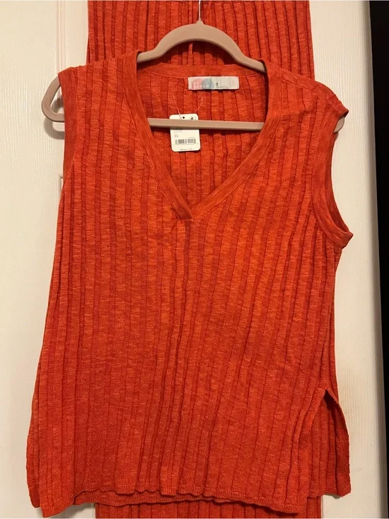 Sleeveless V-Neck Ribbed Knit Tank Top - Orange